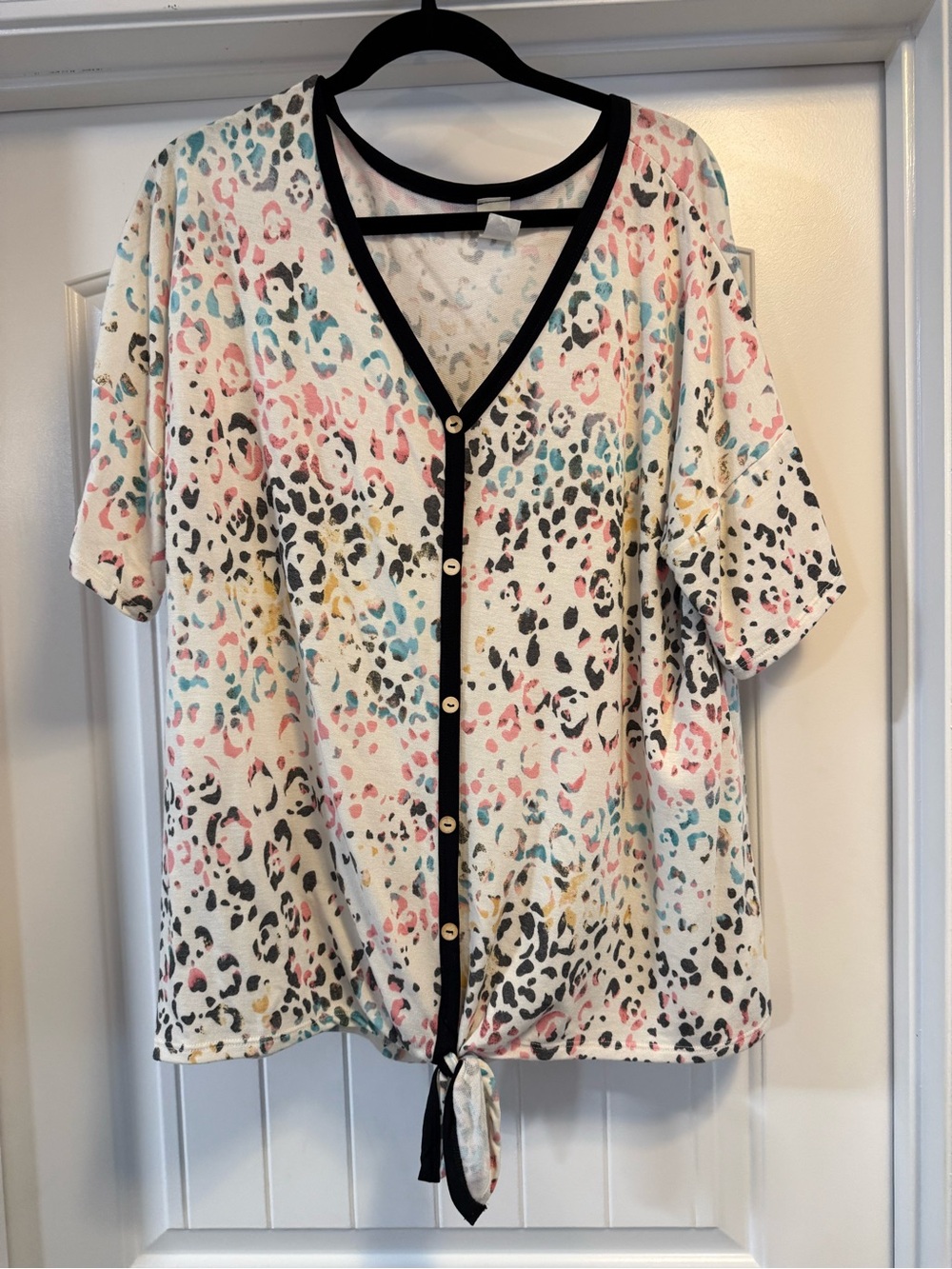 Women’s Tie-Hem Pastel Leopard Top